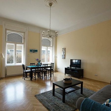 Klauzal Ter 9 Budapeste Exterior foto