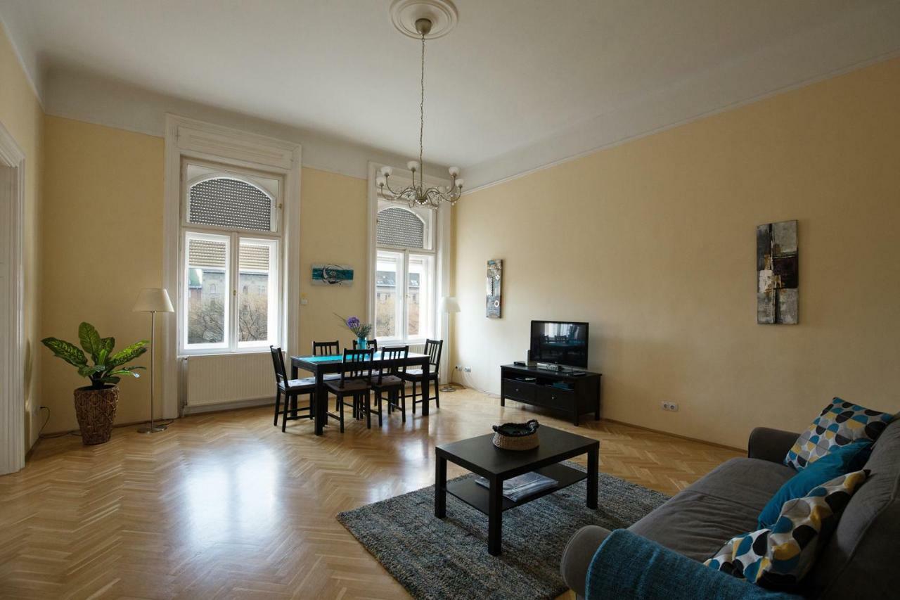 Klauzal Ter 9 Budapeste Exterior foto