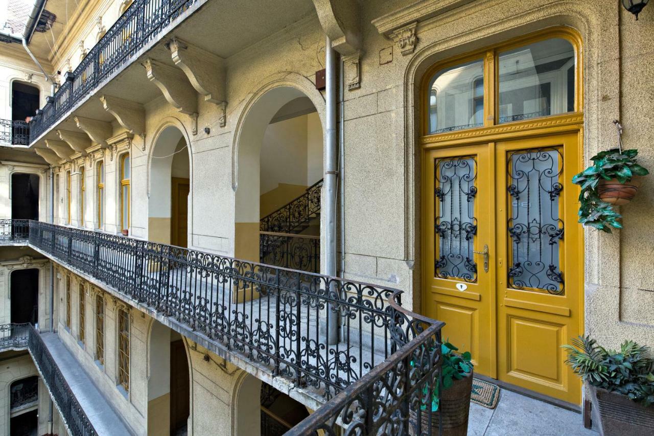 Klauzal Ter 9 Budapeste Exterior foto