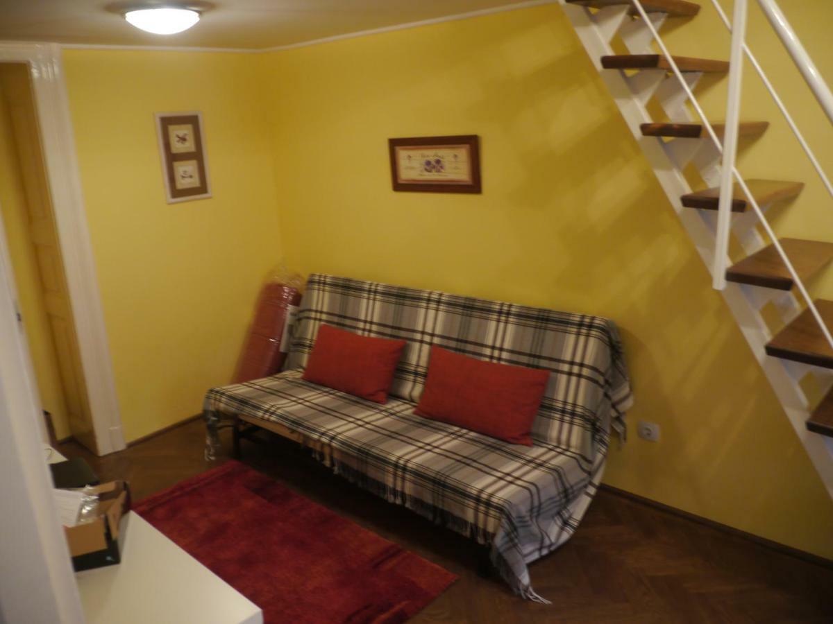 Klauzal Ter 9 Budapeste Exterior foto