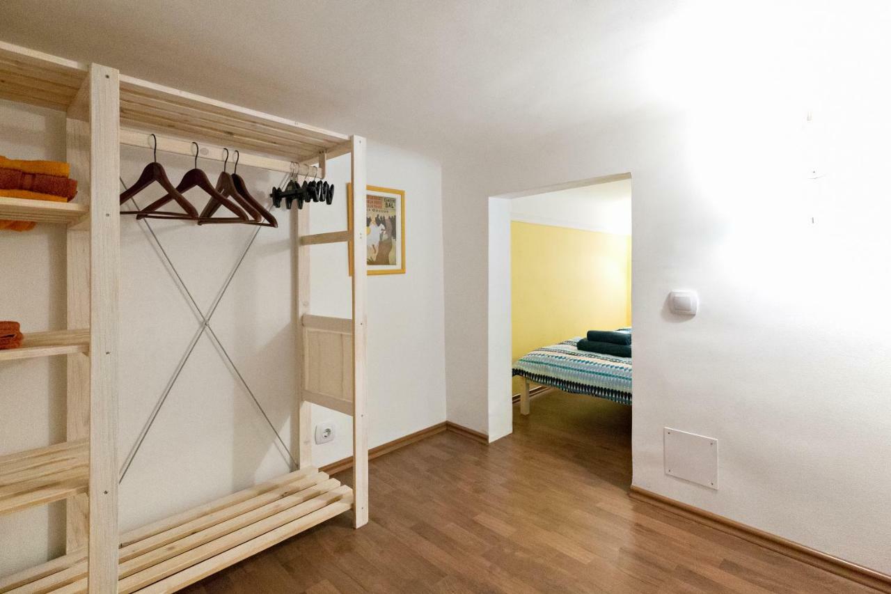 Klauzal Ter 9 Budapeste Exterior foto